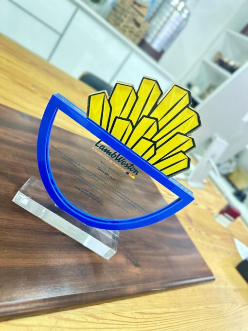 Premio Acrilico 10 mm grosor con Base Cantos Pulidos y Grabado
