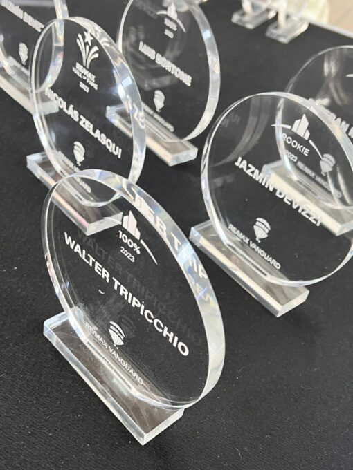 Premio Acrilico 10 mm grosor con Base Cantos Pulidos y Grabado