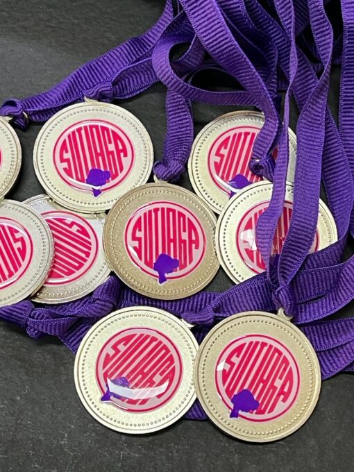 Medalla Personalizada con Sticker a Color (Dome) - Diseño Único y Duradero