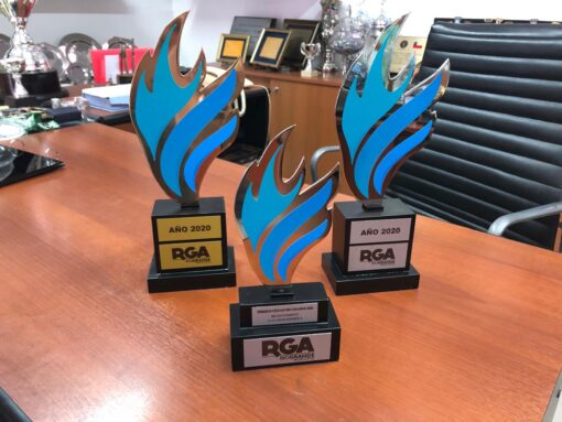 Premios Personalizados Forma METAL o ACRILICA con base grande
